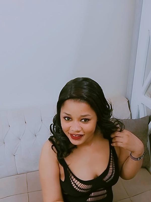 Embrace Passionate Moments with Winter Fox Escort Services 1 Mis Fotos