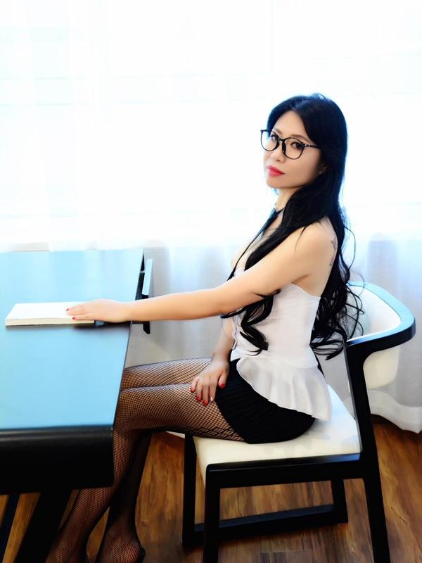 Experience Unforgettable Moments with Tessa Sultry by Your Side 2 Mis Fotos