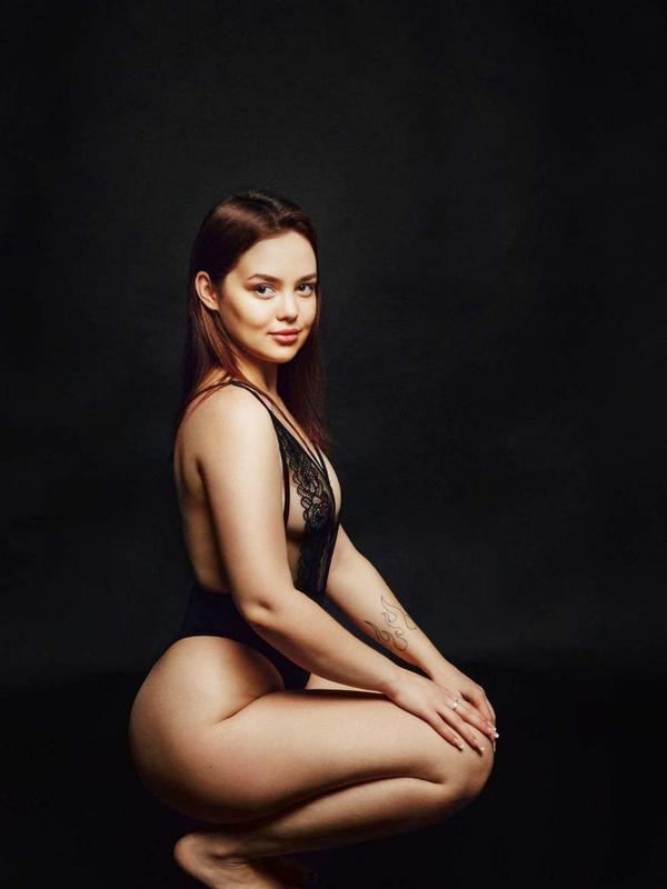 Experience Passion and Elegance with Callista Ember 2 Mis Fotos