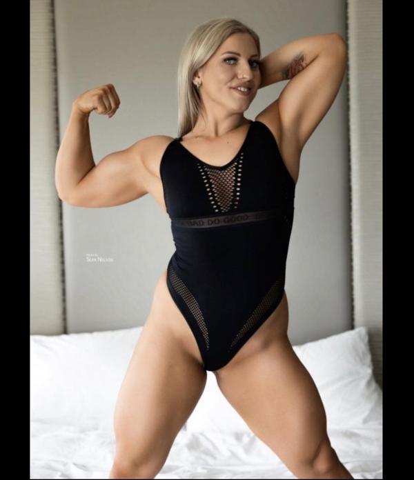 Sapphire Dawn Unveils Desire and Elegance for Unforgettable Nights 2 Mis Fotos