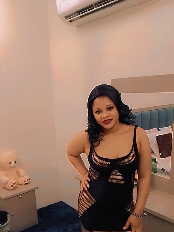 Embrace Passionate Moments with Winter Fox Escort Services 2 Mis Fotos