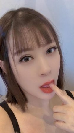 Chloe Fantasy Awaits You for Unforgettable Intimate Moments