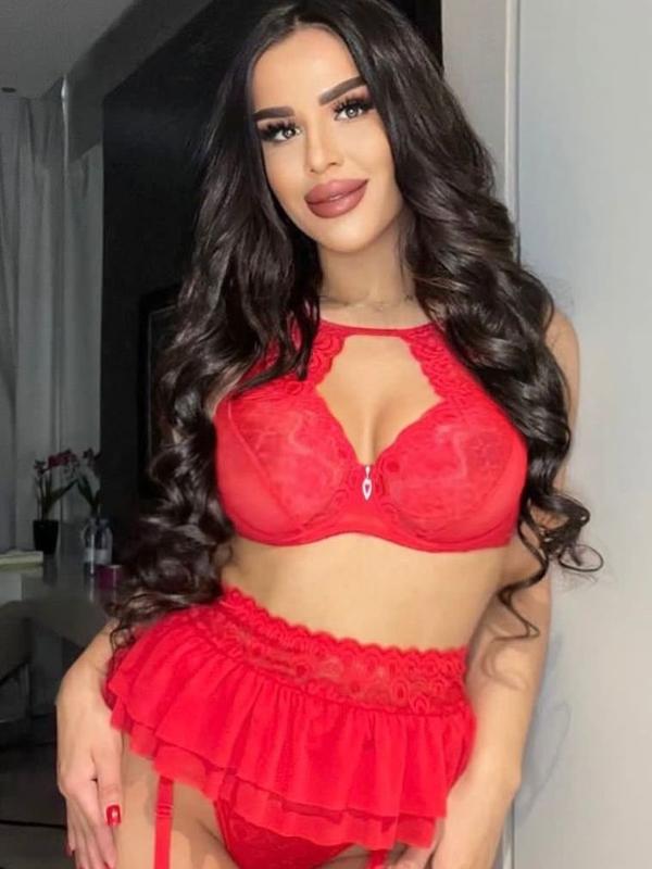 Discover Unforgettable Moments with Monroe Noir Escort Experience